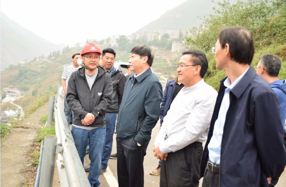 四川省實施西部大開發(fā)辦公室副主任、四川省發(fā)展和改革委員會副主任鄧長金到金陽河特大橋項目調(diào)研指導