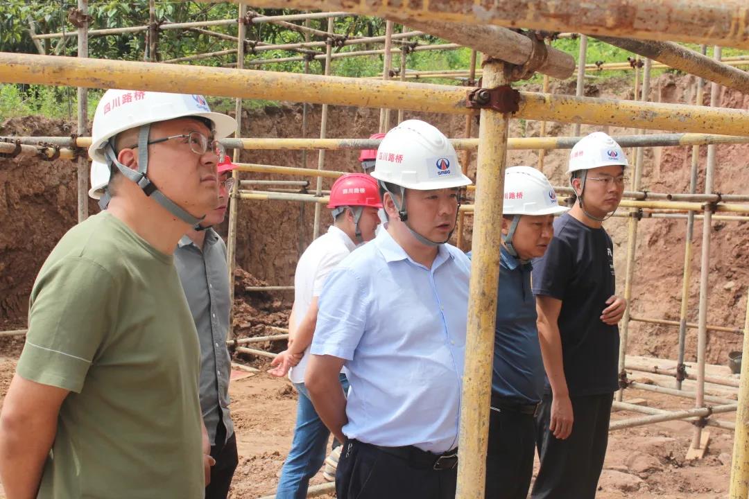 公司黨委副書記、董事、總經(jīng)理杜江林到G75連接線項(xiàng)目、南部老城區(qū)修復(fù)EPC項(xiàng)目檢查指導(dǎo)工作