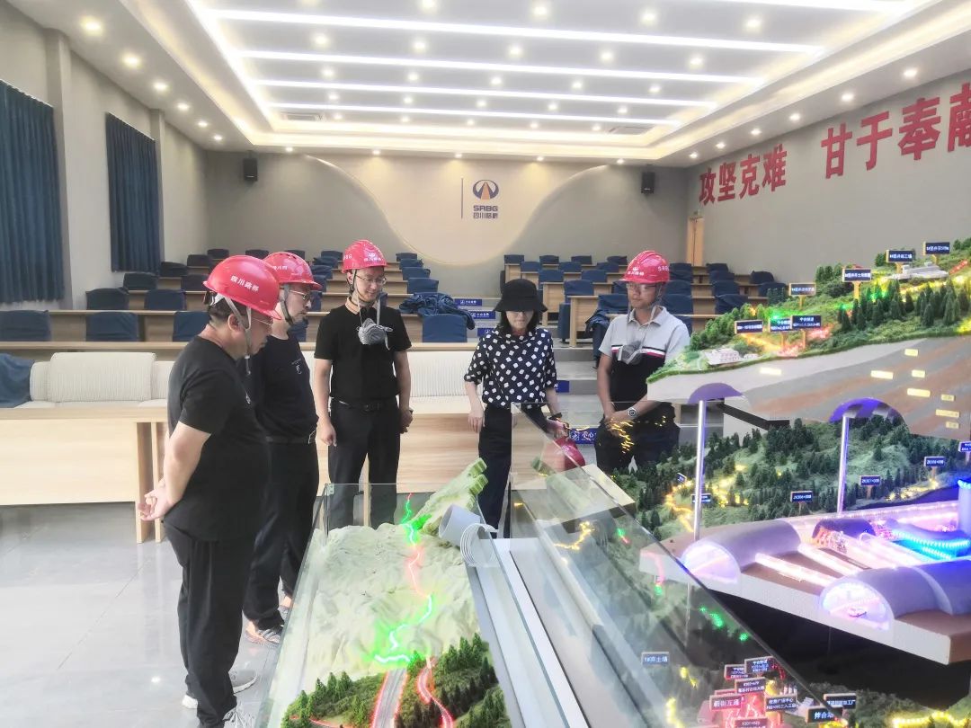 四川路橋副總工程師鄧運祥到寧攀高速ZCB1-6、ZCB1-7/8項目檢查指導工作