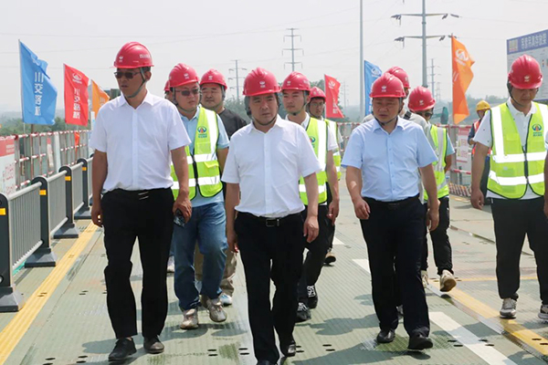 川交公司黨委書記、董事長(zhǎng)杜江林赴成德線土建5工區(qū)項(xiàng)目檢查指導(dǎo)工作