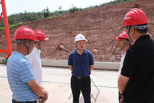 川交公司黨委副書(shū)記、董事、總經(jīng)理魯正偉赴會(huì)祿高速總包部項(xiàng)目檢查指導(dǎo)工作