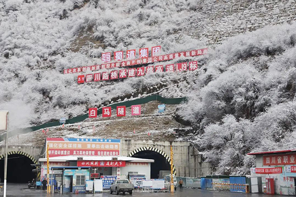 天命人奔波取經(jīng)，川隧人馴服“白馬”