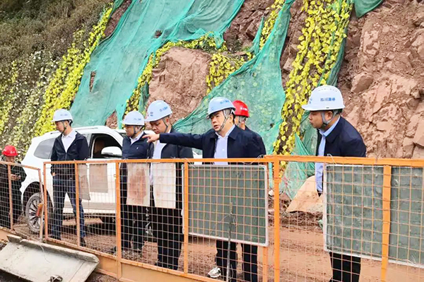 川交公司黨委書(shū)記、董事長(zhǎng)杜江林一行深入西寧高速公路項(xiàng)目、會(huì)祿高速項(xiàng)目開(kāi)展“五一”節(jié)前安全專(zhuān)項(xiàng)檢查