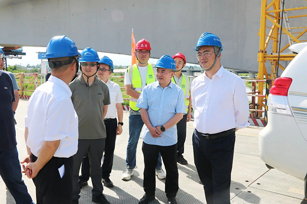 德陽市副市長卿偉一行赴成德線土建5工區(qū)項目調(diào)研指導工作