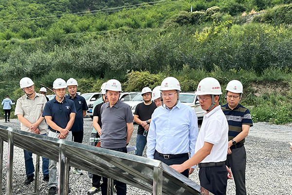 蜀道集團(tuán)黨委副書記、董事、副總經(jīng)理丁應(yīng)虎赴川汶高速TJ7項(xiàng)目檢查指導(dǎo)工作