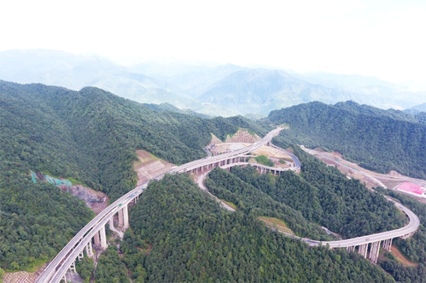 致敬筑路英雄樂西高速S1-6團隊