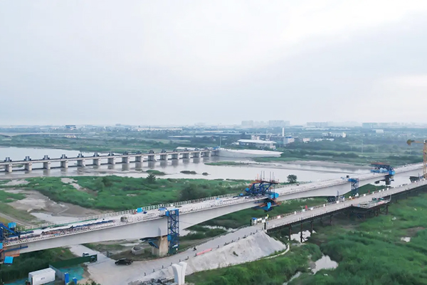 市域（郊）鐵路成德線首座跨河大橋順利合龍