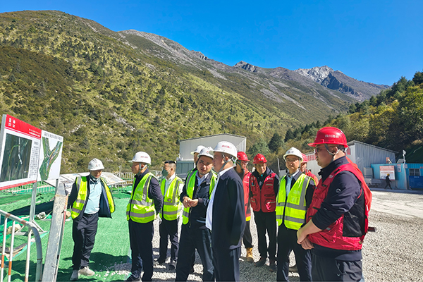 川交公司黨委書記、董事長杜江林赴康新高速項(xiàng)目檢查指導(dǎo)工作